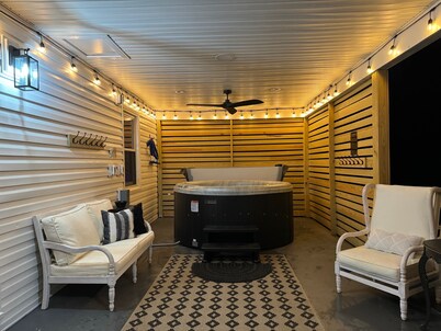 HOT TUB!  Soak into the Heart of Nelson County / Hosted by Heather