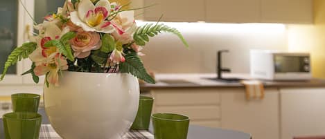 NINA VENICE SWEET HOME | リビング エリア | 50 インチのLED テレビ (デジタル放送視聴可)