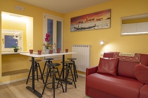 NINA VENICE APARTMENT | Opholdsområde | 50-tommers LED-tv med digitale kanaler