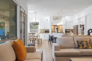 Smart TV, fireplace, ping pong