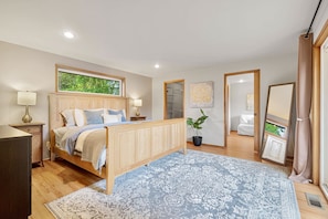 4 bedrooms, desk, iron/ironing board, WiFi