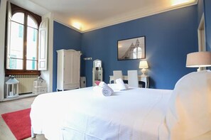 2 bedrooms, iron/ironing board, WiFi, bed sheets - Deluxe 2 bedroom flat by Piazza Repubblica (Firenze)