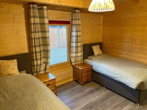Cabin | 2 bedrooms, iron/ironing board, free WiFi, bed sheets