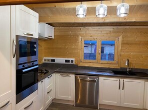 Cabin | Private kitchen | Fridge, microwave, oven, stovetop