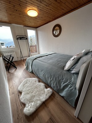 4 makuuhuonetta, silitysrauta/-lauta, Wi-Fi, vuodevaatteet