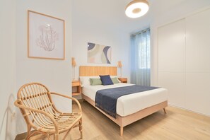 2 bedrooms, iron/ironing board, internet, bed sheets