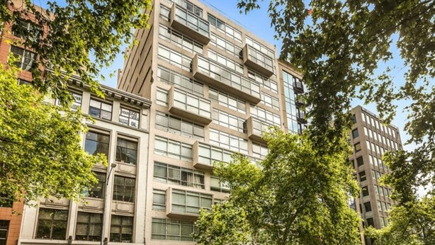 A multi-story building with large windows and balconies, surrounded by trees. - Central Studio in the Heart of Melbourne Cbd! (Melbourne)