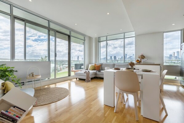Basic Apartment | Dining - Stunning View 2-bed in Port Melbourne w/ Parking (Port Melbourne)