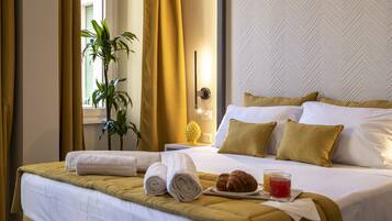 Habitación triple superior | Caja de seguridad en la habitación y escritorio