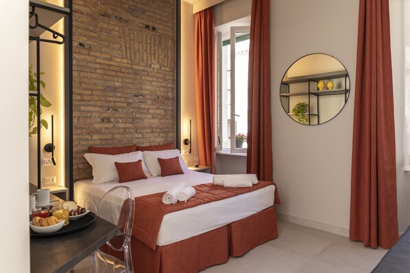 In-room safe, desk, laptop workspace, free WiFi - Trastevere 143 (Rome)