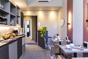 Free daily buffet breakfast - Trastevere 143 (Rome)
