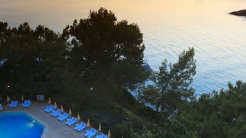 Seasonal outdoor pool