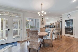 Dining - Creekside Cottage- Heated Pool- 4 Bikes- Prime Bea (Santa Rosa Beach)