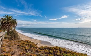 Beach - Coral By The Coast | Spacious & Just Minutes to Butterfly Beach (Santa Barbara)