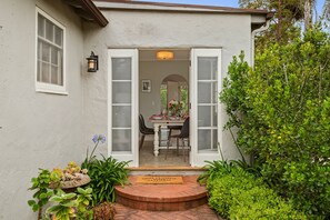 Outdoor dining - Coral By The Coast | Spacious & Just Minutes to Butterfly Beach (Santa Barbara)