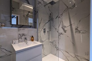 Basic Apartment | Bathroom | Hair dryer, towels, soap, shampoo - The Sunshade Suite Grade 2 Ancoats (Manchester)