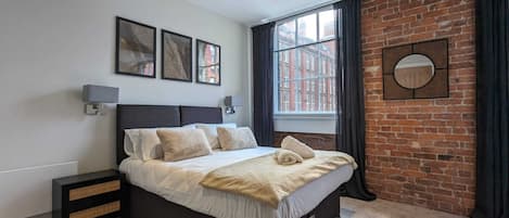 2 bedrooms, laptop workspace, iron/ironing board, bed sheets