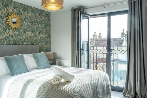 Superb 3-bed house with parking in Bath