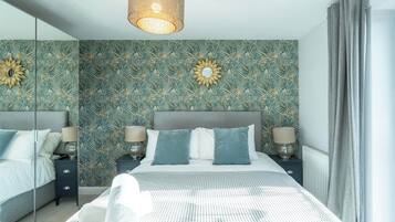 Master bedroom: King size bed with ensuite