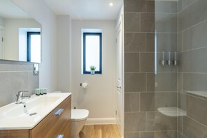 Een douche, een haardroger