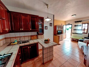 冰箱、微波炉、炉灶、茶具/咖啡用具