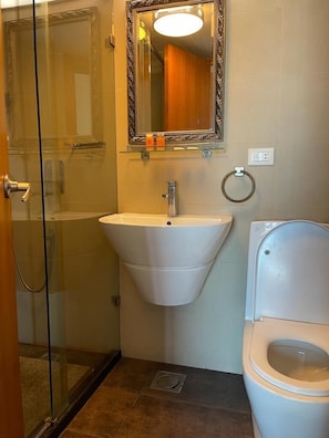 Shower, rainfall showerhead, bidet, towels - New Home Residence (Beirut)