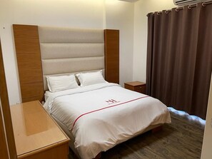 Down comforters, free WiFi - New Home Residence (Beirut)