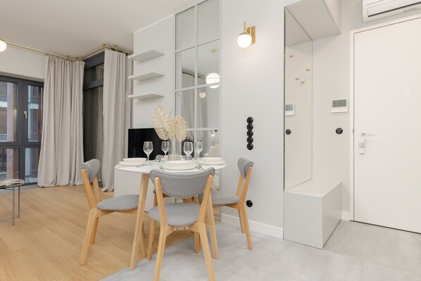Dining room - Luxurious Studio by Renters Prestige (Warsaw)