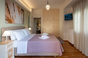 Luxury Apartment | 2 bedrooms, hypo-allergenic bedding, in-room safe, blackout drapes - Blue Ark Acropolis Compass (Athens)