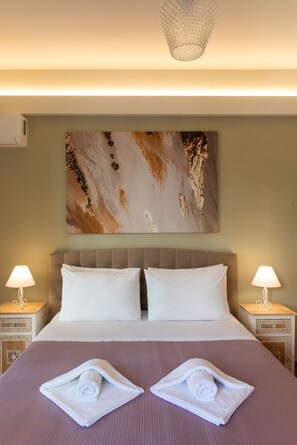 Luxury Apartment | 2 bedrooms, hypo-allergenic bedding, in-room safe, blackout drapes