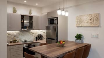 Luxury-Apartment | Eigene Küche | Großer Kühlschrank, Mikrowelle, Ofen, Herdplatte