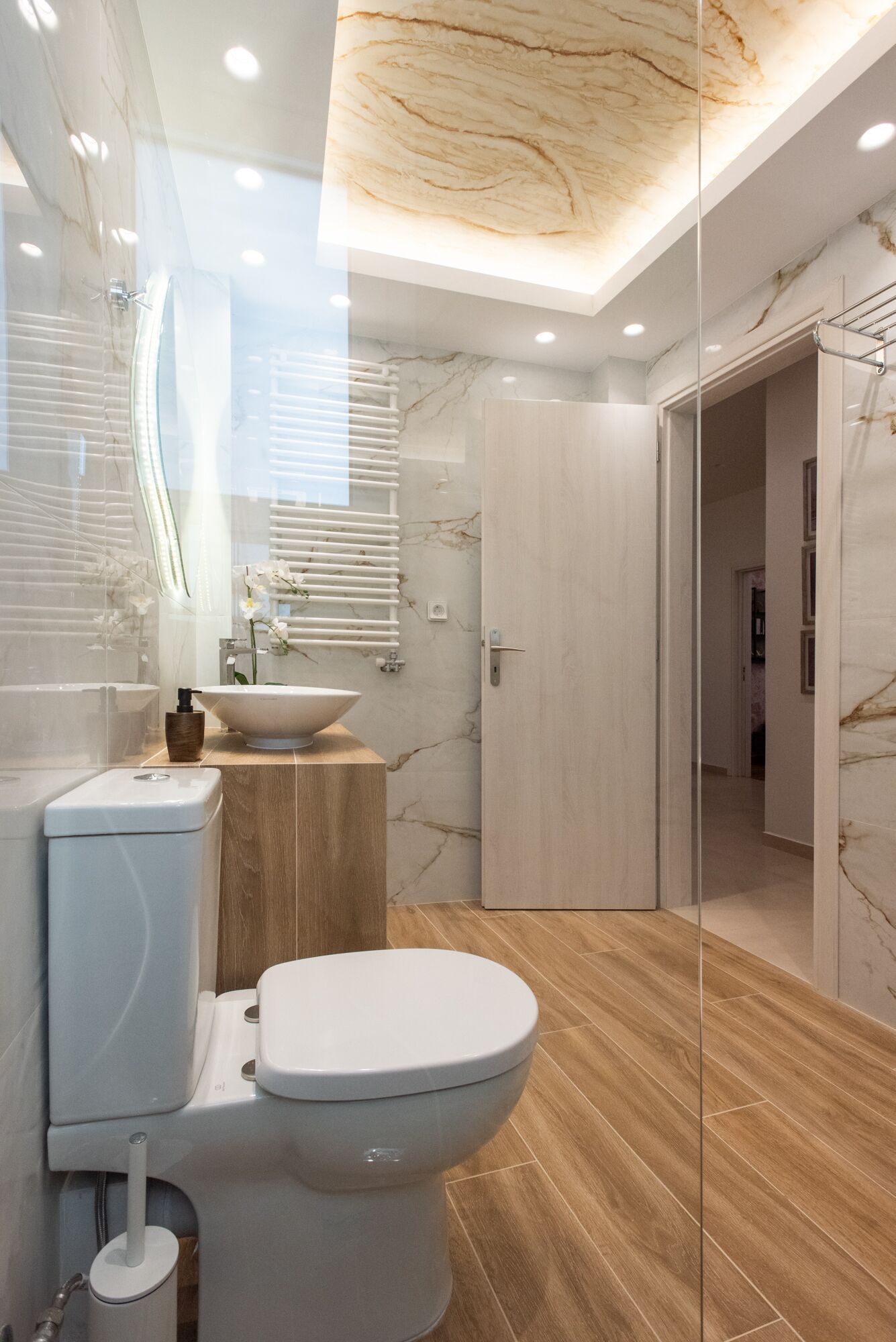 Departamento de lujo | Baño | Regadera, regadera tipo lluvia, secadora de cabello, toallas 