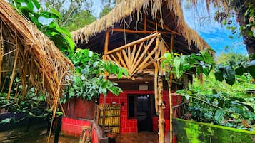 Family Cottage | Courtyard view