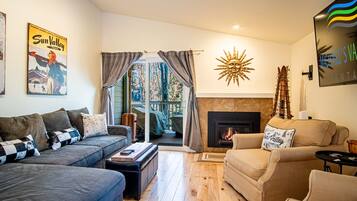 Smart TV y chimenea