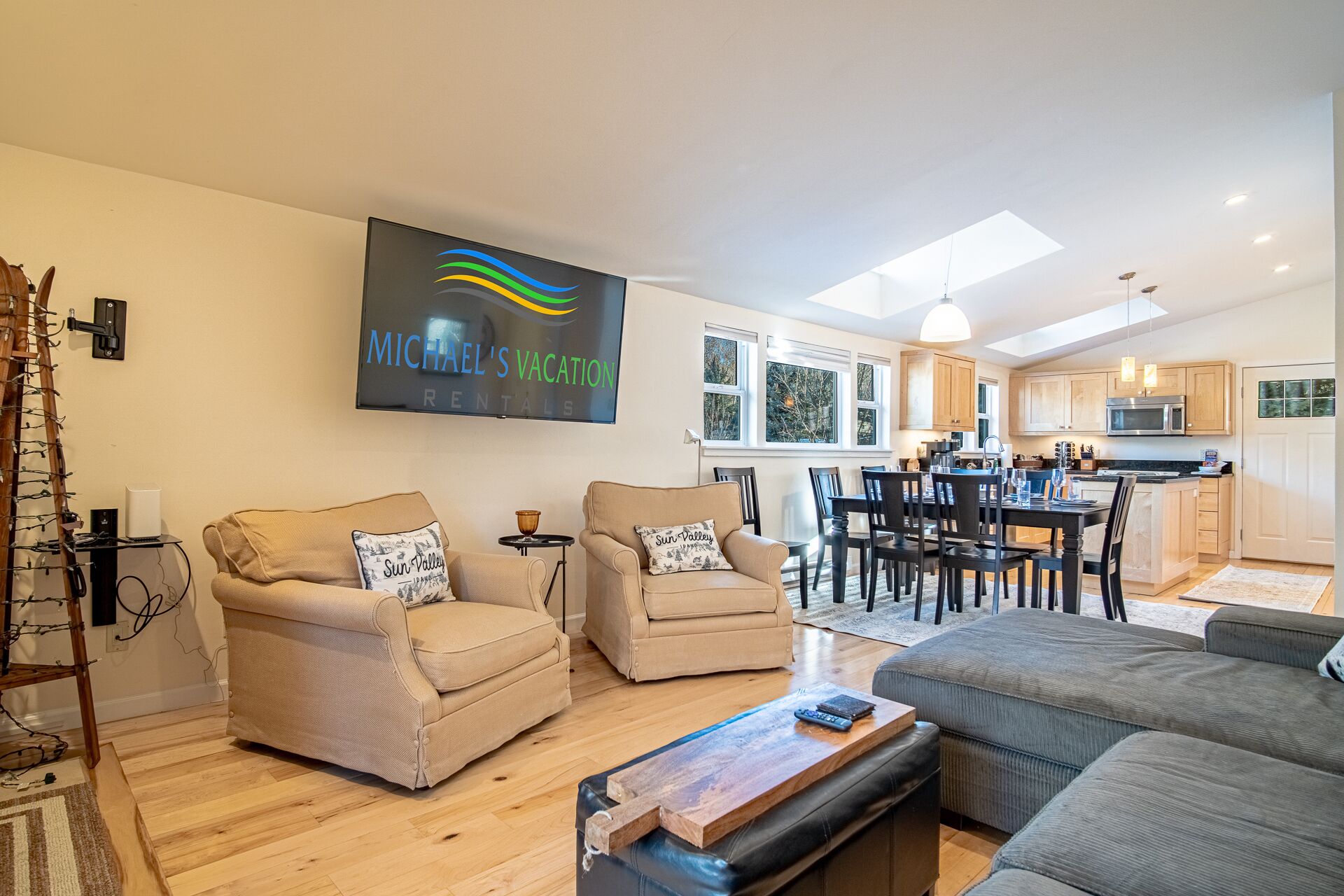 Smart TV, fireplace