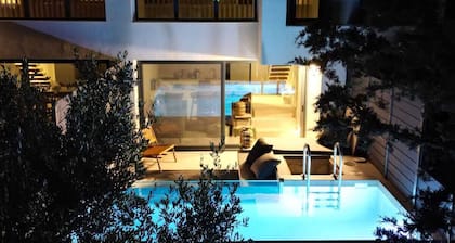 serene villas halkidiki - Cfront private pool