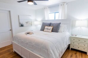 3 bedrooms, desk, iron/ironing board, travel crib - 733 Sunset Hideaway | Pool & Spa (Naples)