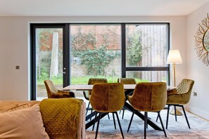 Dining - Luxury and Modern 3 bed 3 bath Battersea Power Station (London)