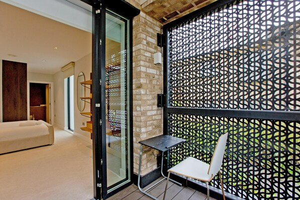 3 bedrooms, iron/ironing board, travel cot, WiFi - Luxury and Modern 3 bed 3 bath Battersea Power Station (London)