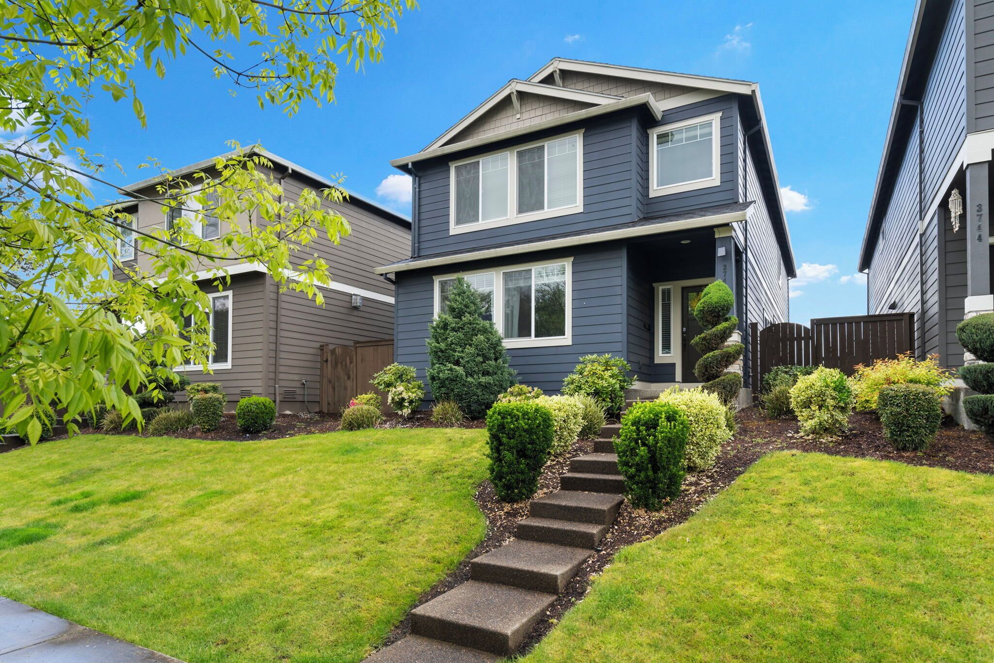 Luxury, Spacious Hillsboro Home Longterm Furnished
