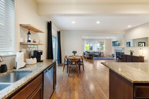 Interior - Luxury 3BR Home in the Heart of Hillsboro (Hillsboro)