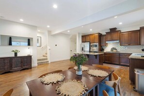 Fridge, microwave, oven, stovetop - Luxury 3BR Home in the Heart of Hillsboro (Hillsboro)