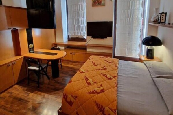 1 bedroom, WiFi, bed sheets