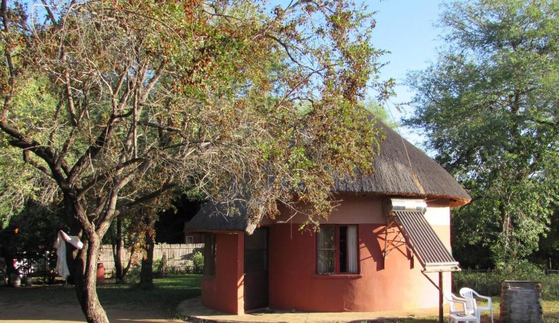 Amanzimlotzi Riverside Bush Camp