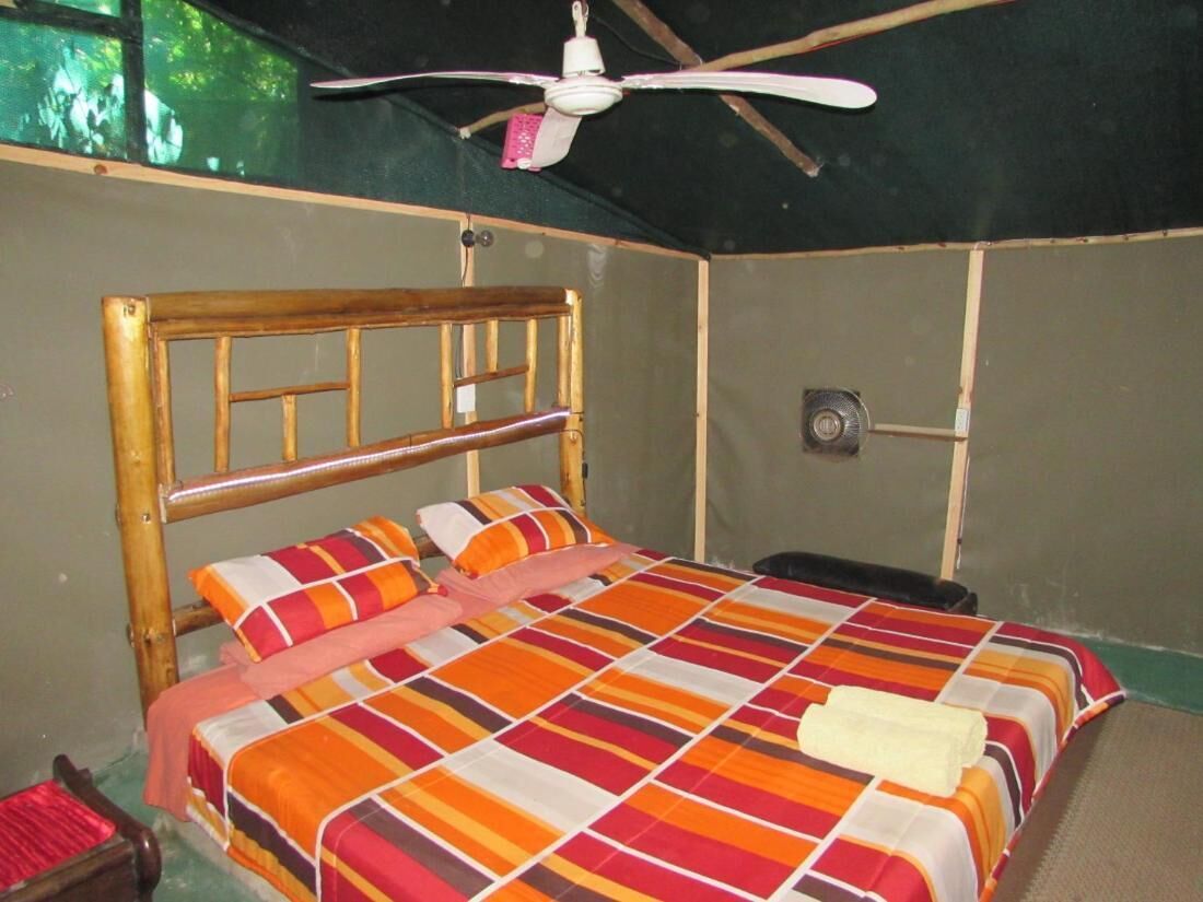 Two Bedroomed Bush-tent on the Klaserie River, with free lion \/ hyena sounds.