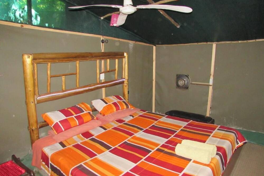 Two Bedroomed Bush-tent on the Klaserie River, with free lion \/ hyena sounds.