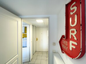 Interior - Gloria 2 Pers Pool A/C WiFi (Nice)