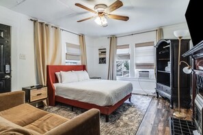 1 habitación, escritorio, wifi y ropa de cama