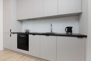 Réfrigérateur, four, plaque de cuisson, lave-vaisselle