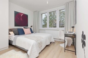 2 bedrooms, desk, iron/ironing board, WiFi